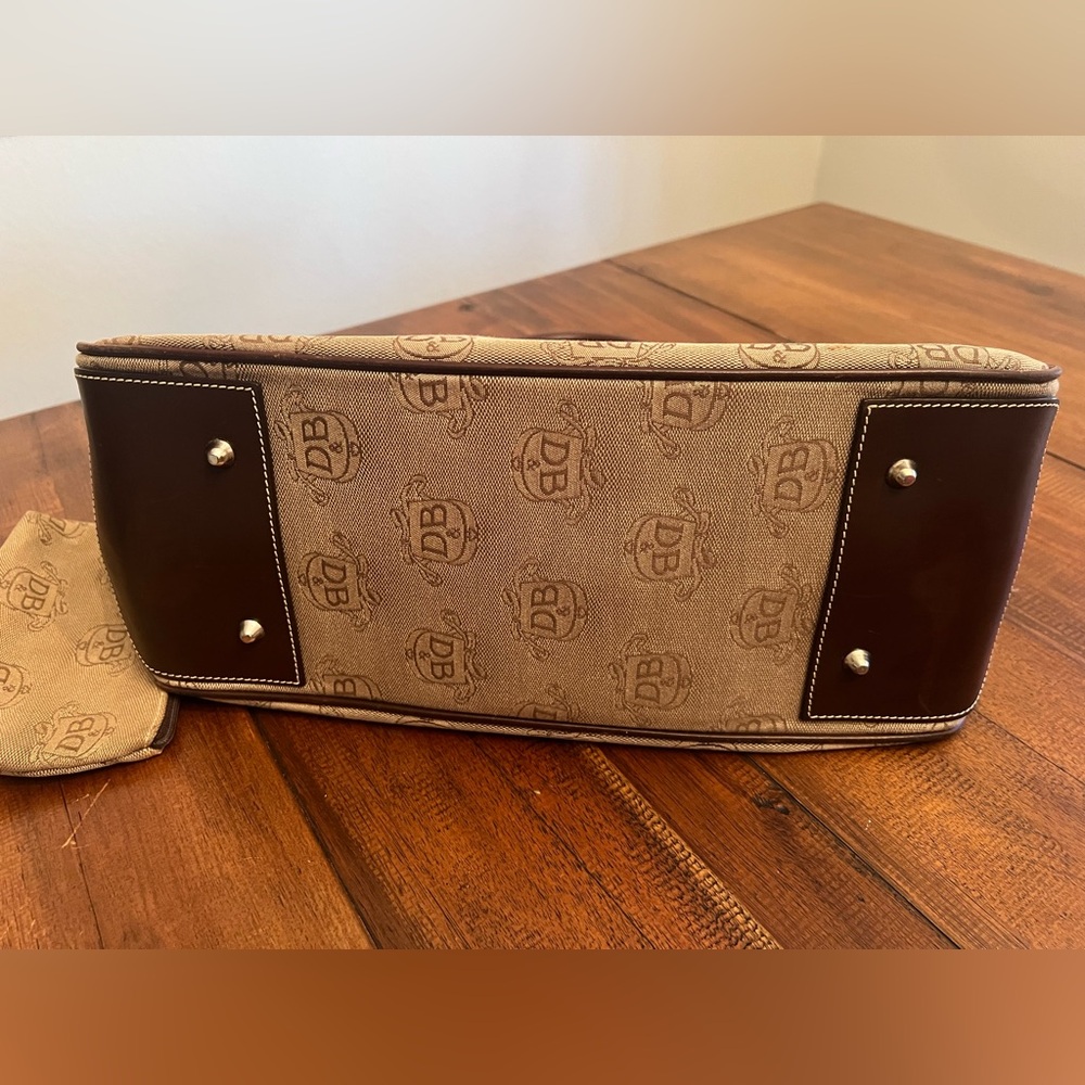 Dooney & Bourke | Signature Logo Tote - Picture 4 of 7